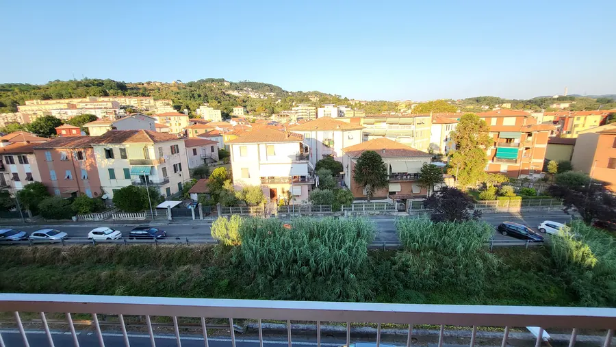 La Casa del Buonviaggio: vista dal terrazzo sulle colline